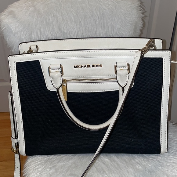 Michael Kors purse/side bag - Picture 2 of 6